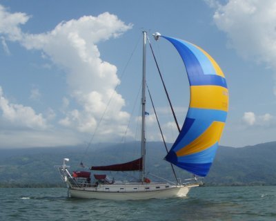 cielo_sailing_with_chute