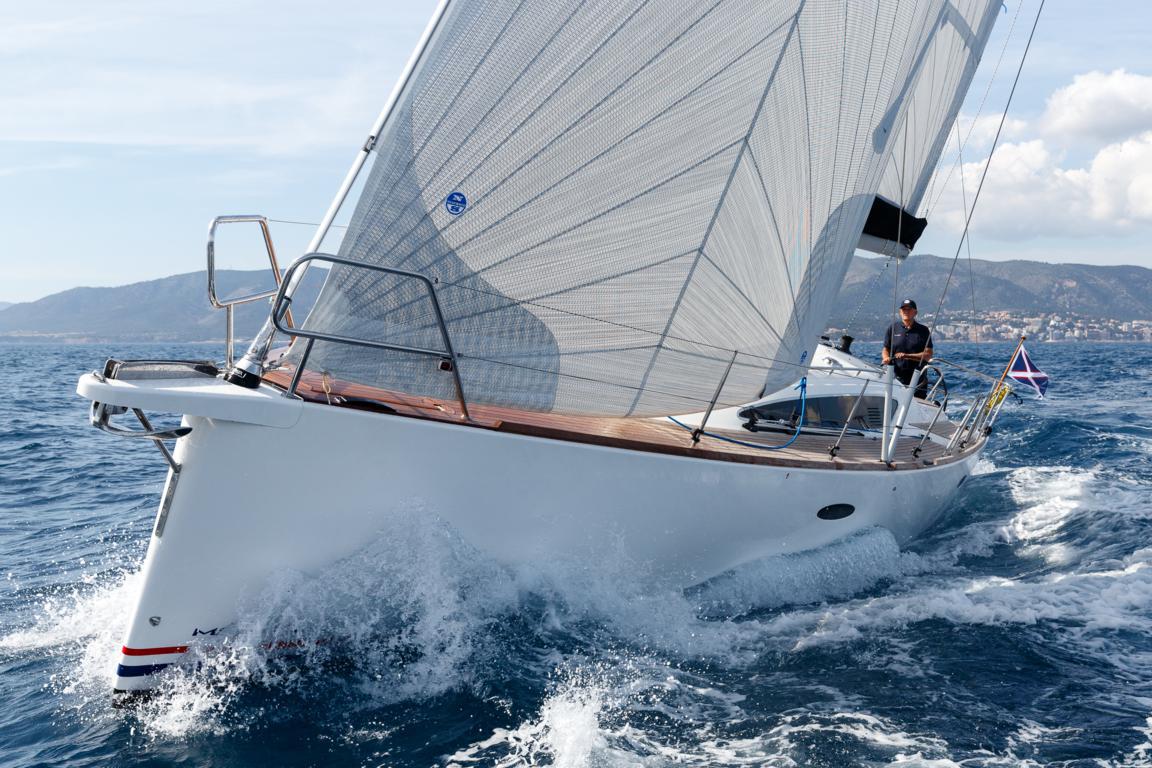 maxi yacht 1200